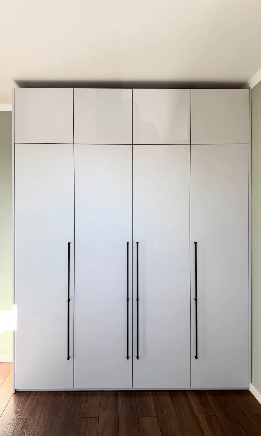 Шкаф корпусный Eggerв спальню «М -10»