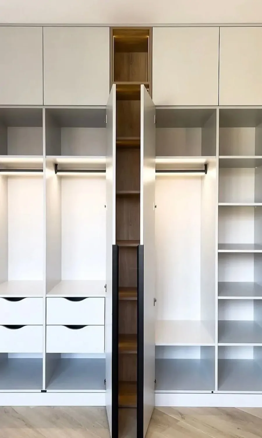 Шкаф распашной в спальню «М -02»