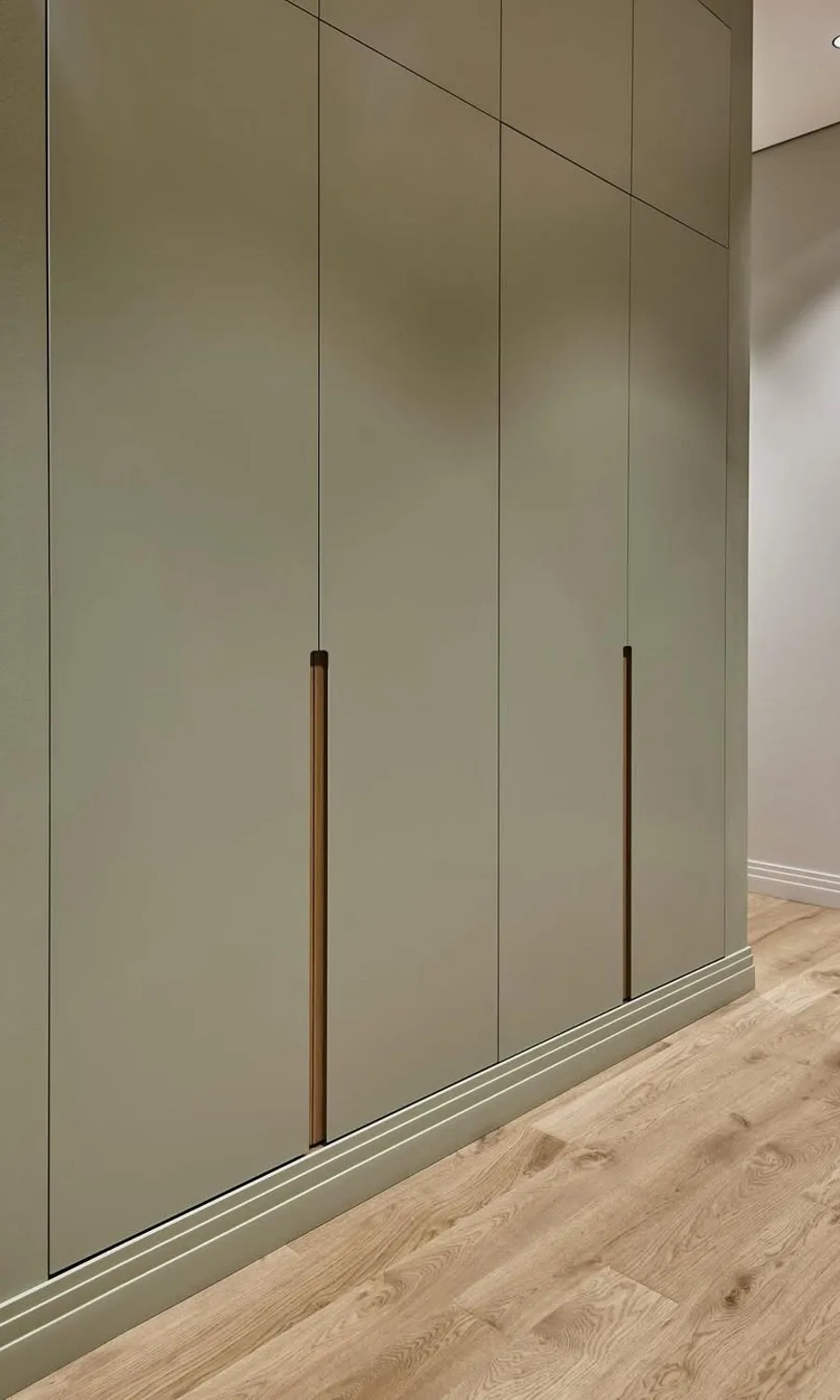 Шкаф корпусный в коридор «М -08»